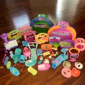Littlest pet shop playset and accessories